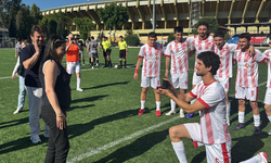 İzmir’de sahada sürpriz evlilik teklifi