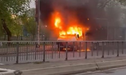 Seyir halindeki kamyonet küle döndü