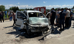 Sakarya’da iki araç çarpıştı: 3’ü çocuk 7 kişi yaralandı