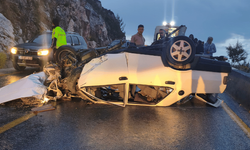Takla atan otomobil ters döndü: 5 yaralı