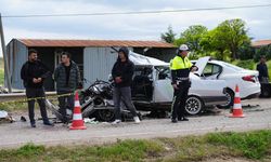 Kırıkkale'de iki otomobil çarpıştı: 3 ölü, 6 yaralı
