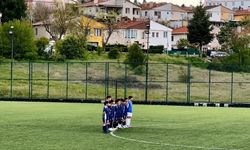 Minik futbolculardan hakem protestosu! 1 dakika topa dokunmadılar