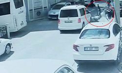 Çarpışmanın şiddetiyle havaya fırladı! Motosiklet sürücüsünün savrulduğu kaza kamerada