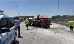 Arızalanan kamyona çarpan tırın sürücüsü hayatını kaybetti