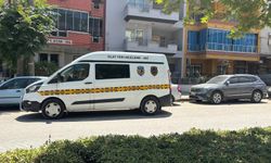Eşini öldürdü, annesini kurtarmaya çalışan kızını da darp etti