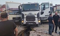 Facianın eşiğinden dönüldü: Freni boşalan kamyon 2 kamyona çarptı, parka metreler kala durdu