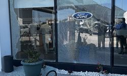 Antalya’da Ford Otokoç bayisine silahlı saldırı düzenlendi