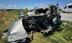 Kazada hurdaya dönen otomobilin sürücüsü hayatını kaybetti