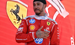 Lewis Hamilton Ferrari ile ilk zafer sevincini yaşadı
