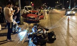 Kırmızı ışık ihlali felaket getirdi! Otomobilin çarptığı motosikletli ağır yaralandı