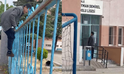 Üniversite hayali saniyelerle kaçtı! Demir kapıdan işte böyle atladı