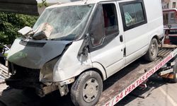 Pikapla çarpışan minibüs kıraathaneye daldı: 1 ölü, 3 yaralı