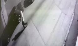 14 saat telefonda tuttu, 2 milyonluk altını elini öperek çaldı: Başka bir vurgunun parasıyla yakalandı!