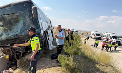 Ankara-Niğde otoyolunda yolcu otobüsü devrildi