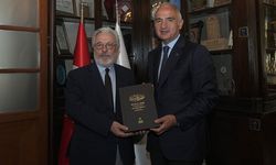Bakan Ersoy, İslam Kültür, Sanat ve Tarih Araştırma Merkezi'ni ziyaret etti