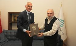Bakan Ersoy'dan Prof. Dr. İhsan Fazlıoğlu'na ziyaret