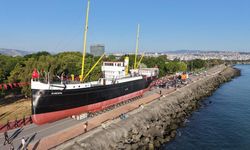 Bandırma Vapuru karadan yürütülüyor