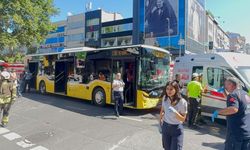 İETT otobüsü ile ambulans çarpıştı: 5 yaralı