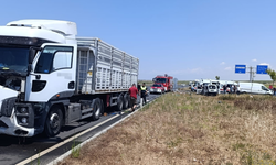 Kamyon ile otomobil çarpıştı: 2 ölü, 3 yaralı
