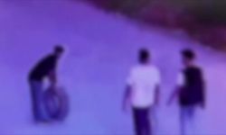 Lastikleri patlayınca başkasının yedek lastiğini çaldılar