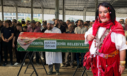 Konya'nın ‘Kırmızılı Kadını' son yolculuğuna uğurlandı