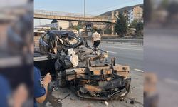 Kocaeli'de feci kaza! Otomobil tırın altına girdi, baba ve oğlu hayatını kaybetti
