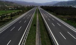 Muğla'da yangın: Fethiye - Seydikemer - Antalya yolu araç geçişine kapatıldı