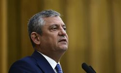 Özgür Özel, oy birliği ile YENİ Parti Genel Başkanı olarak seçildi