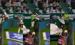 Dünyanın en şanssız futbolcusu! Attığı gole sevinirken sakatlandı, golü iptal edildi