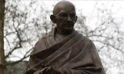 Gandhi'nin el yazısı notları yaklaşık 1,7 milyon dolara satıldı