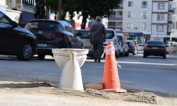 Kanalizasyon kapağındaki 'klozetli önlem' şaşırttı