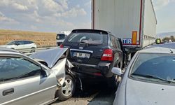 Anız yangını kazaya neden oldu: 13 araç birbirine girdi