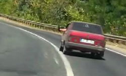 Trafikte pes dedirten görüntü! Ayaklarını camdan çıkarıp kilometrelerce ilerledi