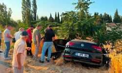 Yangına müdahaleye giden orman aracı ile otomobilin çarpıştığı kazada 1 kişi öldü