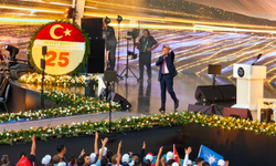 Bahçeli’den AK Parti’nin 25. kuruluş yıl dönümüne özel çelenk