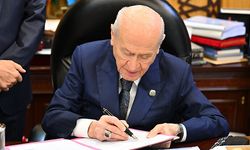 MHP Lideri Bahçeli'den "çerçeve yasa" imzası