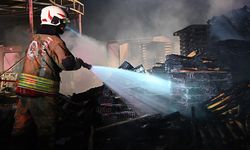 Manisa'da palet fabrikasında çıkan yangın söndürüldü
