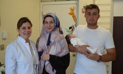Organları dışarıda doğan bebek, Samsun'da hayata tutundu