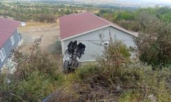 Traktör evin duvarını yıktı: 8 yaşındaki çocuk yaralandı