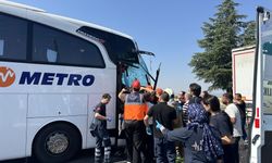 Uşak'ta feci kaza! Yolcu otobüsü kamyona arkadan çarptı: Çok sayıda yaralı var