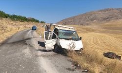 Elazığ'da kamyonet ile otomobil çarpıştı: 2 ölü, 4 yaralı