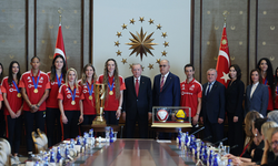 Cumhurbaşkanı Erdoğan, şampiyon voleybolcuları kabul etti