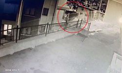Akılalmaz kaza! Binanın üçüncü katına çarpıp bahçeye düştü