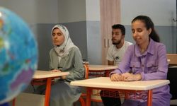 Görme engelli 3 kardeş azimle üniversiteyi kazandı