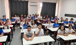 Görenler gözlerine inanamıyor! 27 çift ikiz aynı okulda