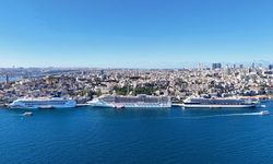 İstanbul siluetine eşlik eden 3 kruvaziyer havadan görüntülendi