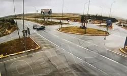Kavşakta dehşet anları! 2 kişinin öldüğü kaza kamerada