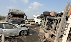 Otoyolda tır karşı şeride geçti, ortalık savaş alanına döndü: 1 ölü, 2 yaralı