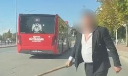 Trafikte sopayla dehşet saçtı! 380 bin TL ceza yeni, ehliyetine el konuldu