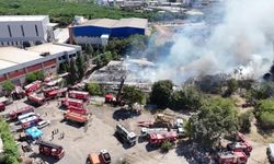 Tuzla'daki fabrika yangını kısmi olarak kontrol altına alındı